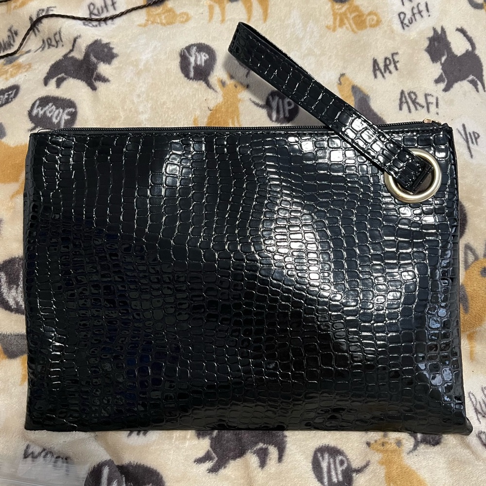 NWOT Faux Leather Croc embossed Wristlet Clutch